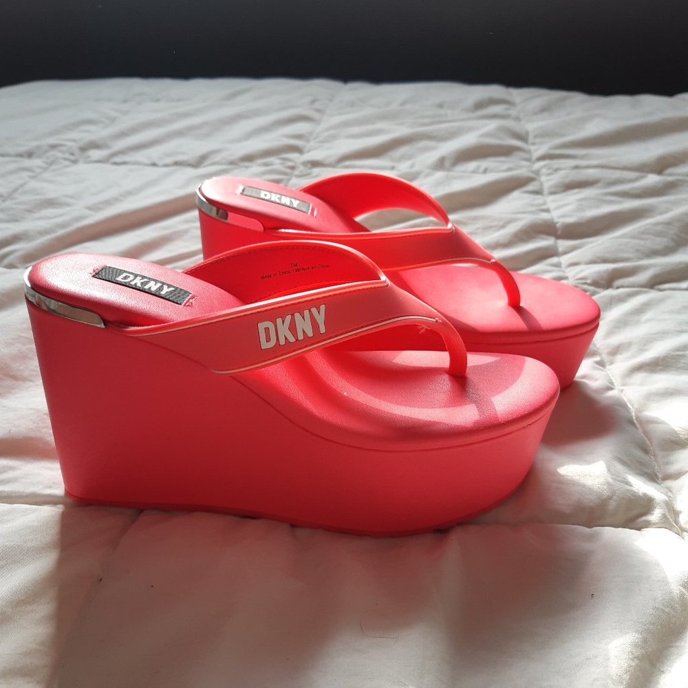 NWOT DKNY sandals